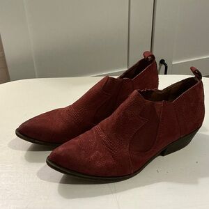 Lucky Brand Joelle Western Suede Ankle Boots in burgundy